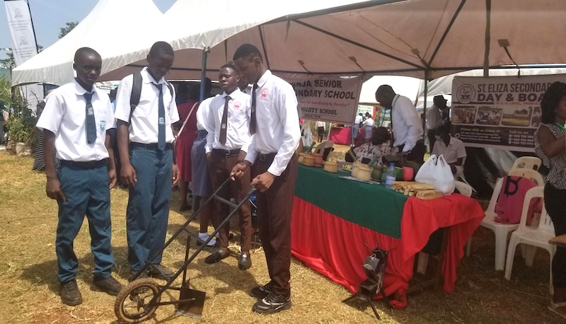 202607Students-at-the-agriculture-show