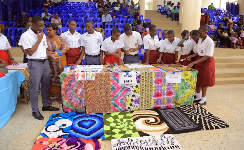 202607Students-of-Our-Lady-display-their-project-works