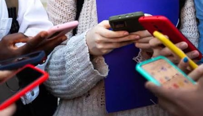 202607UK-Study-Finds-Social-Media-Restrictions-Improve-Teen-Sleep-Wellbeing-Focus
