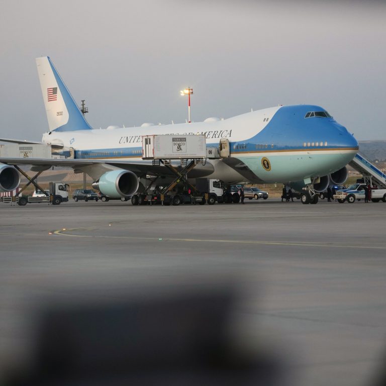 08dc-plane-security-mediumSquareAt3X