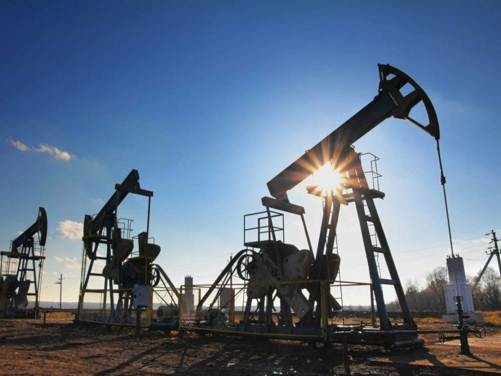202306Oil-Prices-Climb-After-Russia-Mutiny-Stokes-Fears-of-Supply-Disruption