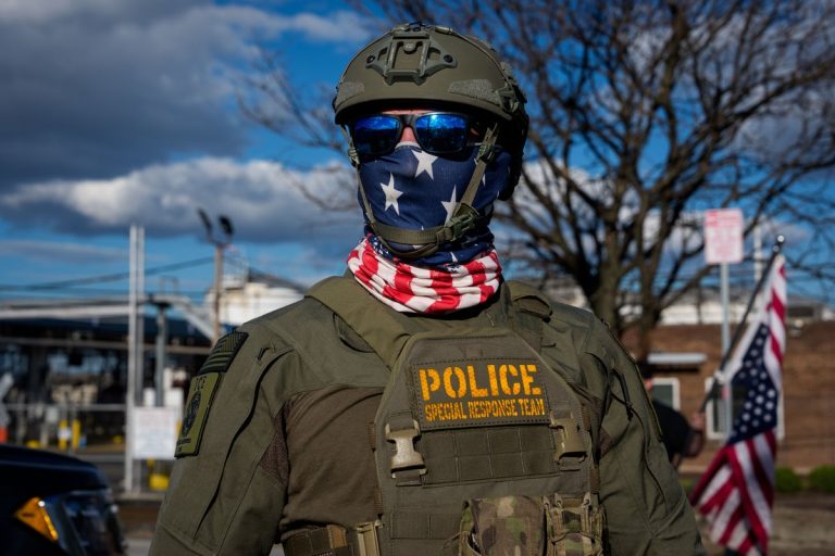 202608Electric-Shock-Gloves-For-Officers