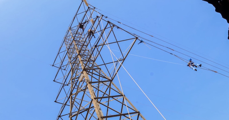 202608Installing-electric-wires-3-phase